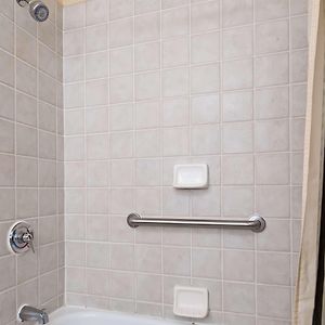 Queen Room Bathtub Disability Access or Non-Smoking